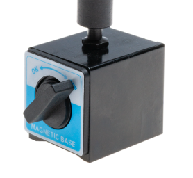 Magnetic measuring stand with central mechanical clamping